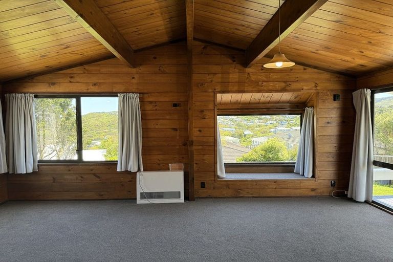 Photo of property in 6 Wisteria Grove, Maungaraki, Lower Hutt, 5010