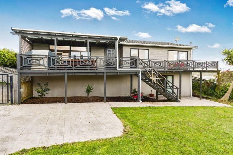 Photo of property in 27 Hobsonville Road, West Harbour, Auckland, 0618