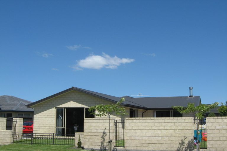 Photo of property in 88 Willowview Drive, Redwood, Christchurch, 8051