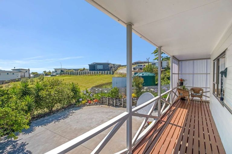 Photo of property in 24 Bay View Road, Cable Bay, 0420