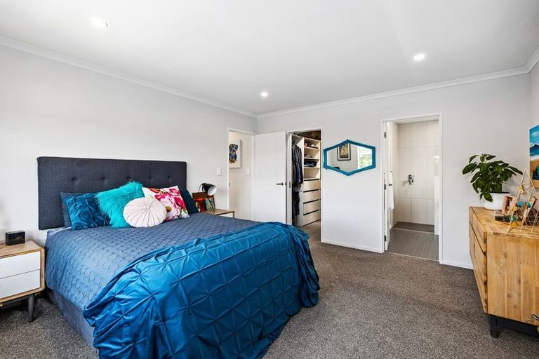 Photo of property in 1 Rapaki Place, Te Atatu Peninsula, Auckland, 0610