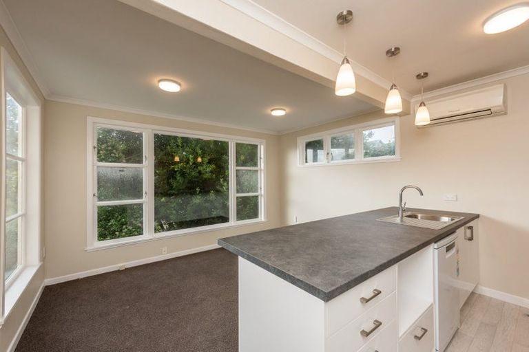 Photo of property in 58 Garden Road, Northland, Wellington, 6012
