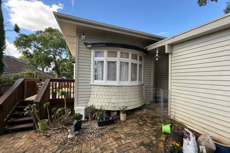 Photo of property in 13a Irirangi Road, Greenlane, Auckland, 1061