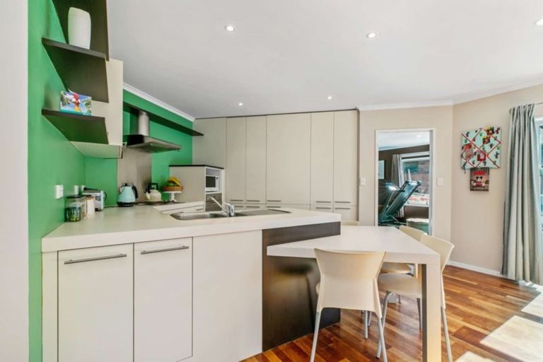 Photo of property in 17 Westview Place, Western Heights, Hamilton, 3200