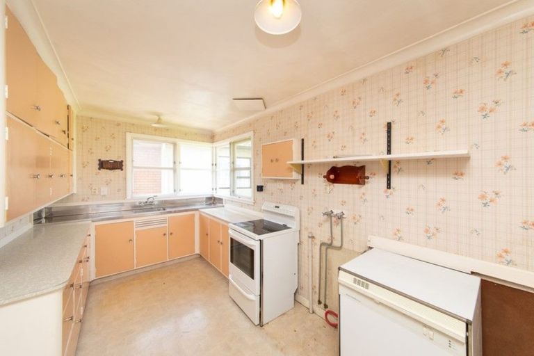 Photo of property in 2 York Place, Awapuni, Palmerston North, 4412