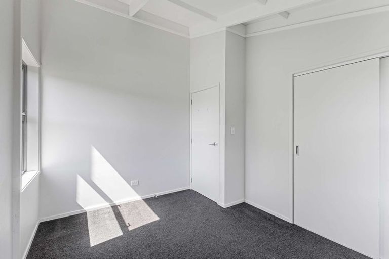 Photo of property in 14 Nevada Drive, Merrilands, New Plymouth, 4312