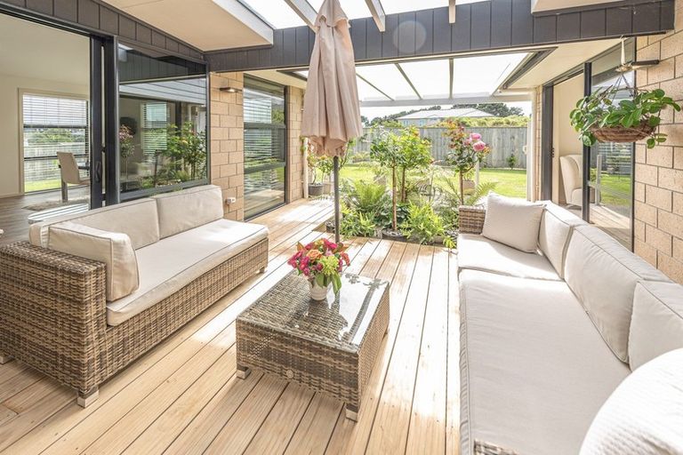 Photo of property in 45 Golf Vue Place, Castlecliff, Whanganui, 4501