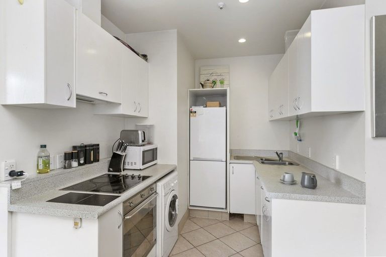 Photo of property in Terrace Tower Apartments, 10a/126 The Terrace, Wellington Central, Wellington, 6011