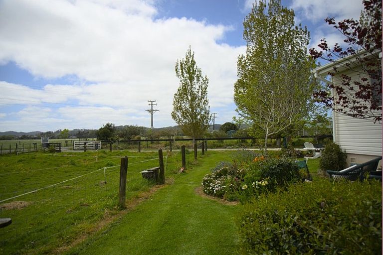 Photo of property in 37 Te Pua School Road, Helensville, 0875