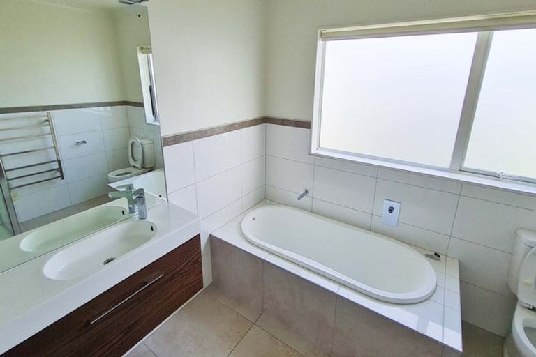 Photo of property in 5 Mccathie Drive, Flat Bush, Auckland, 2019