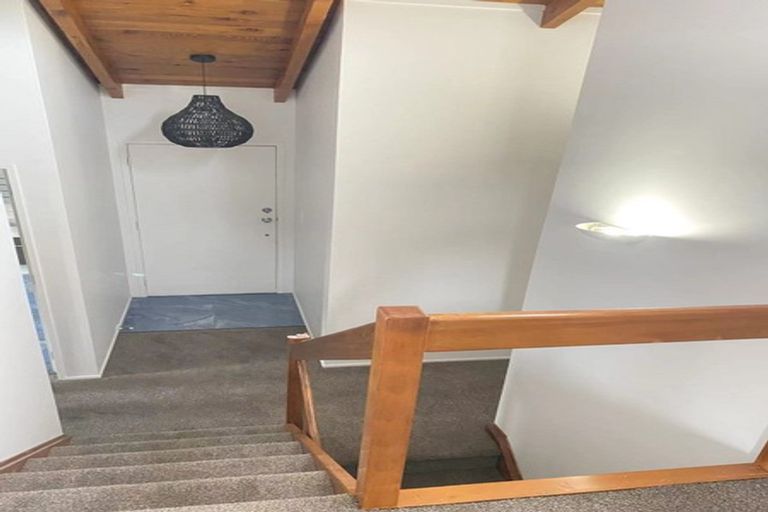 Photo of property in 2/24 Matipo Road, Mairangi Bay, Auckland, 0630