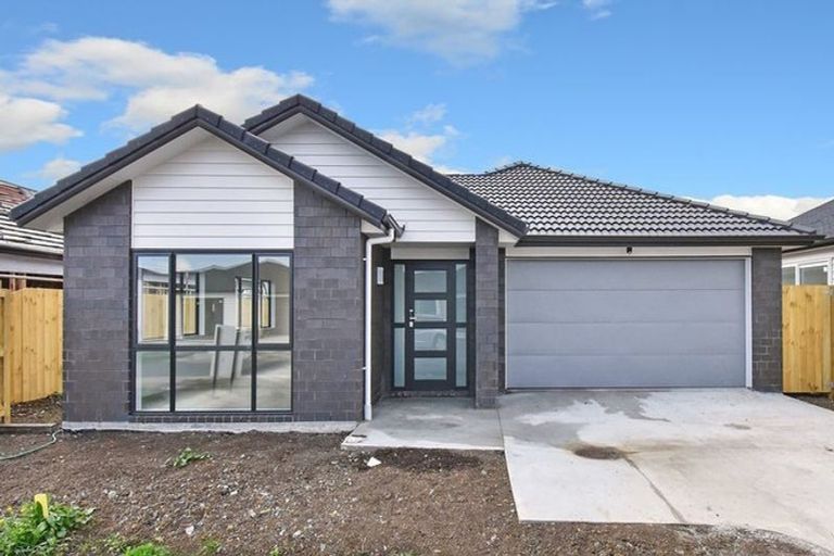 Photo of property in 28 Koroheke Road, Takanini, 2110