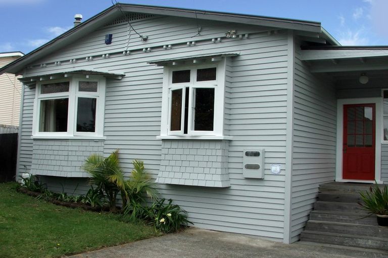 Photo of property in 14 Wattle Street, New Lynn, Auckland, 0600