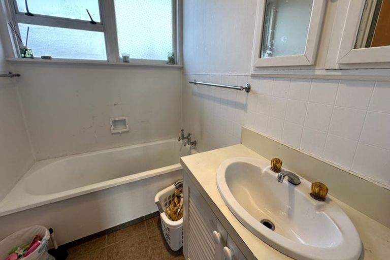 Photo of property in 81 Edmonton Road, Henderson, Auckland, 0612