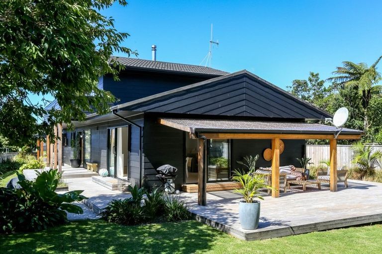 Photo of property in 23 Linda Street, Oakura, 4314