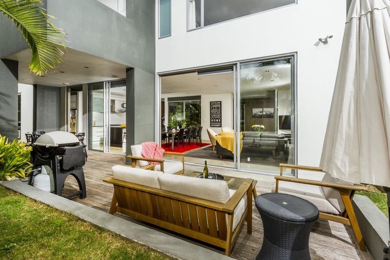 Photo of property in 33 Waiake Street, Torbay, Auckland, 0630