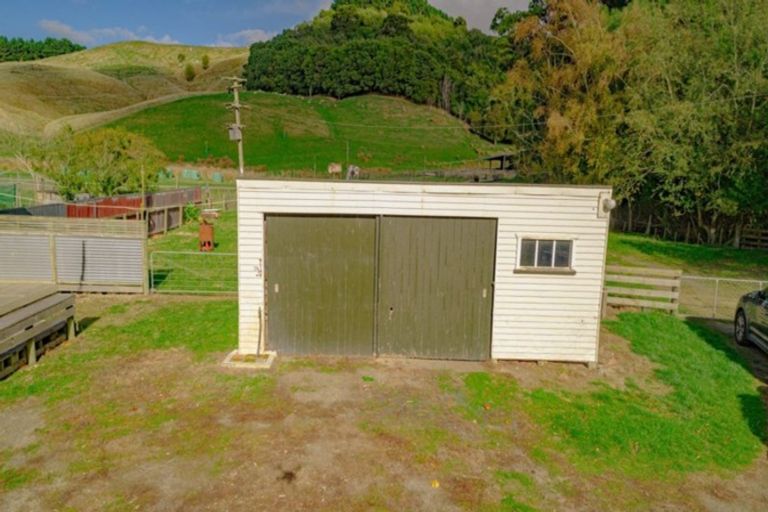 Photo of property in 587 Pa Valley Road, Alfredton, Eketahuna, 4993