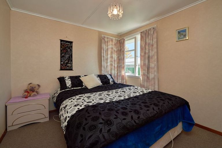 Photo of property in 52 Exeter Crescent, Takaro, Palmerston North, 4412