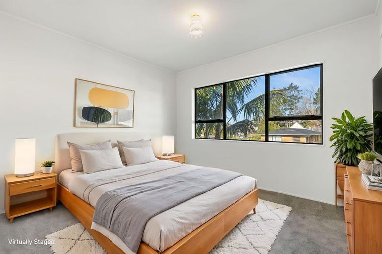 Photo of property in 1/3 Glenvale Place, Totara Vale, Auckland, 0629