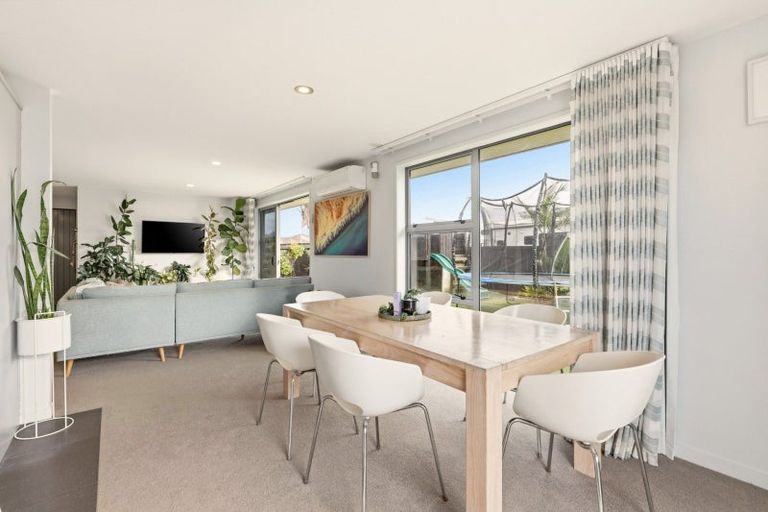 Photo of property in 11 Coutts Street, Papamoa Beach, Papamoa, 3118