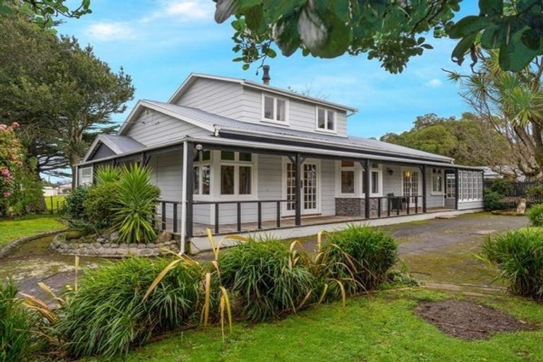 Photo of property in 12 Wallace Street, Featherston, 5710