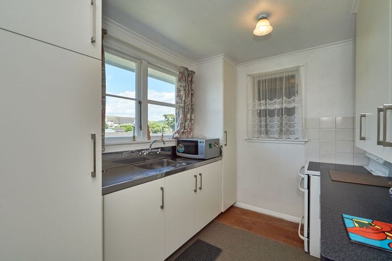 Photo of property in 52 Exeter Crescent, Takaro, Palmerston North, 4412