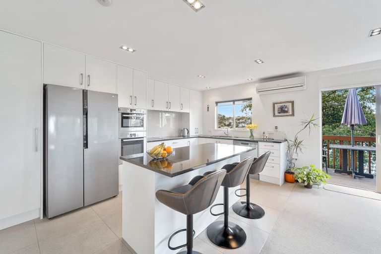 Photo of property in 19 Robin Lane, Browns Bay, Auckland, 0630