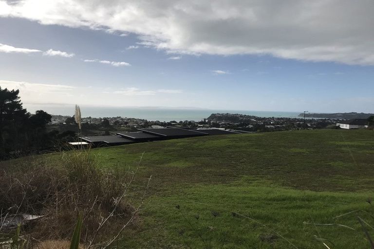 Photo of property in 93 Wade River Road, Stanmore Bay, Whangaparaoa, 0932