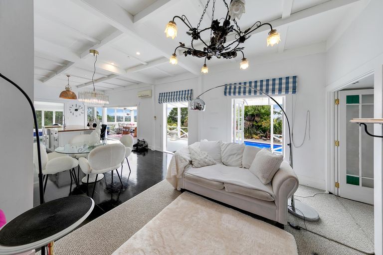 Photo of property in 355 Ridge Road, Paremoremo, Albany, 0793