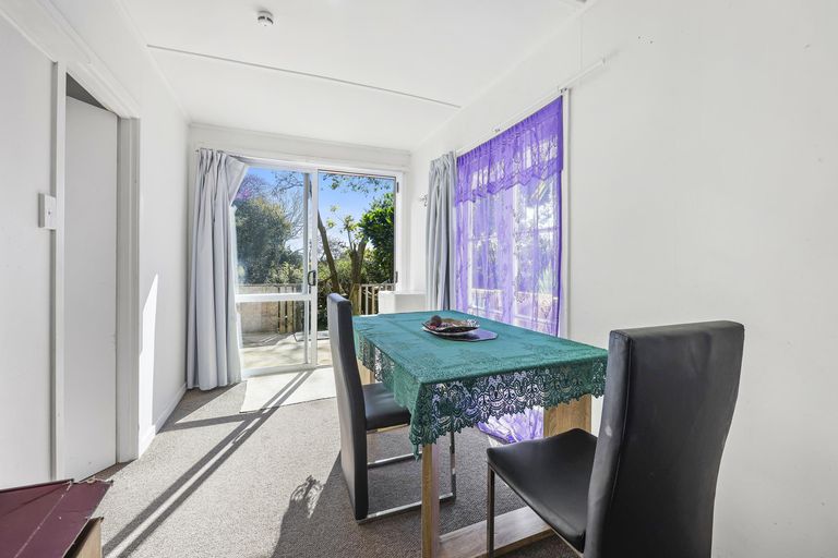 Photo of property in 16 Parrs Cross Road, Henderson, Auckland, 0612