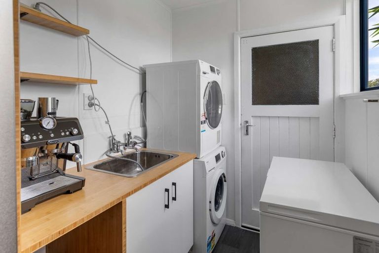 Photo of property in 25 Woodleigh Street, Frankleigh Park, New Plymouth, 4310