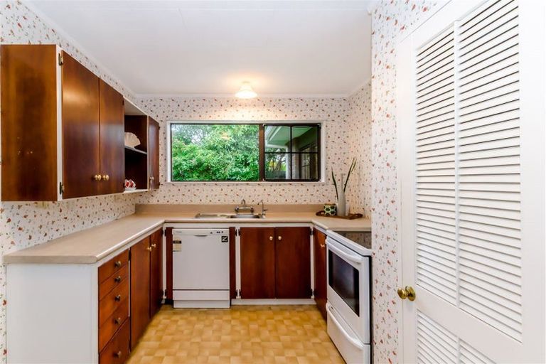 Photo of property in 56a Rewarewa Crescent, Waikanae, 5036