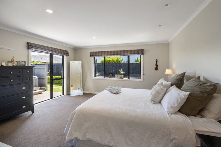 Photo of property in 5 Rodeo Drive, Kelvin Grove, Palmerston North, 4414
