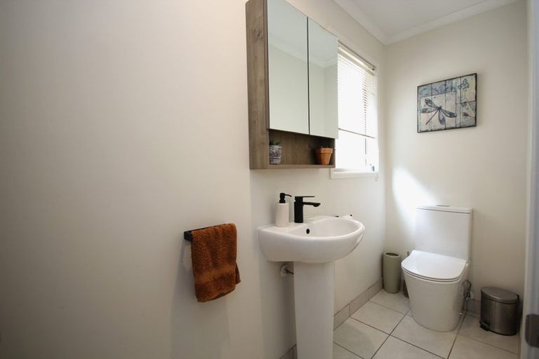 Photo of property in 17 West Hoe Heights, Orewa, 0931