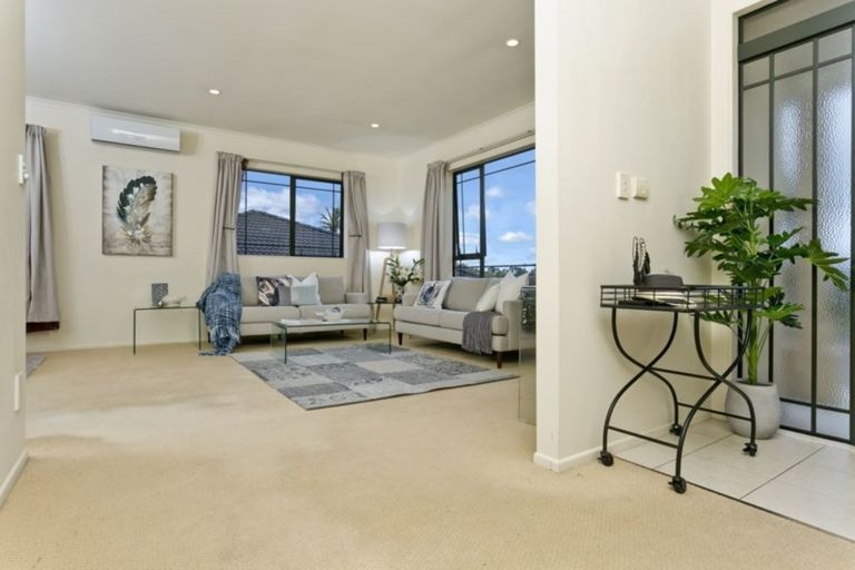 Photo of property in 1 Black Teal Close, Unsworth Heights, Auckland, 0632