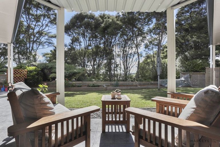 Photo of property in 25 Longfellow Parade, Glen Eden, Auckland, 0604