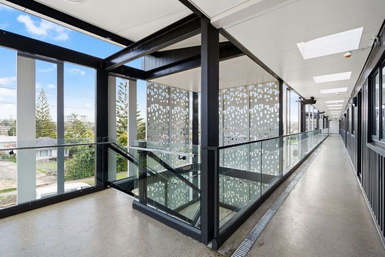 Photo of property in 1/4045f Great North Road, Glen Eden, Auckland, 0602