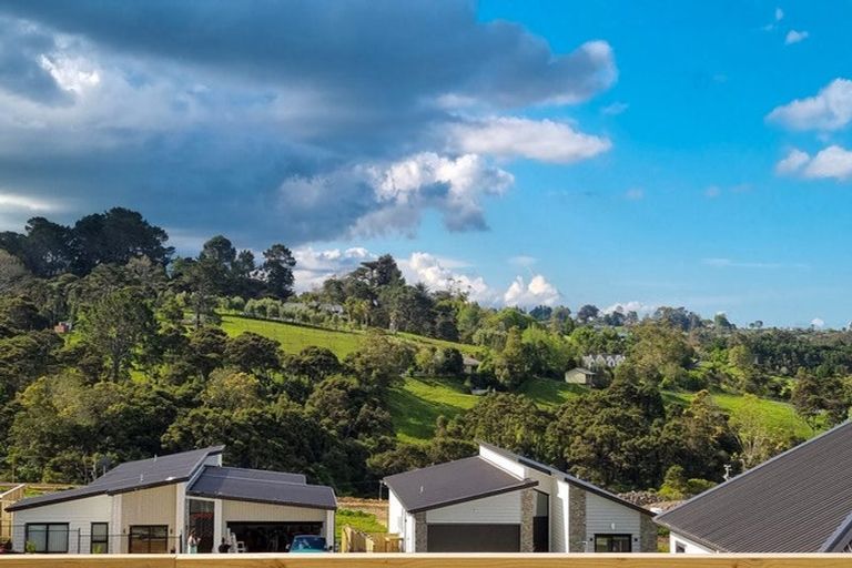 Photo of property in 8 Lumber Rise, Swanson, Auckland, 0614