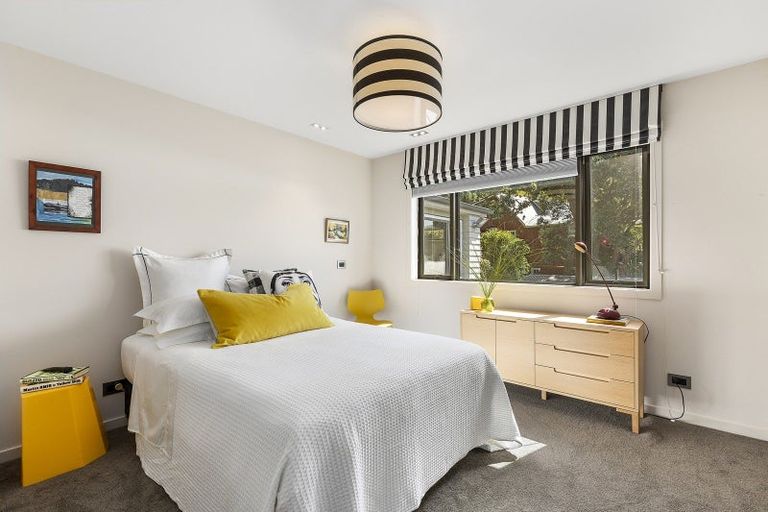 Photo of property in 160 Breaker Bay Road, Breaker Bay, Wellington, 6022