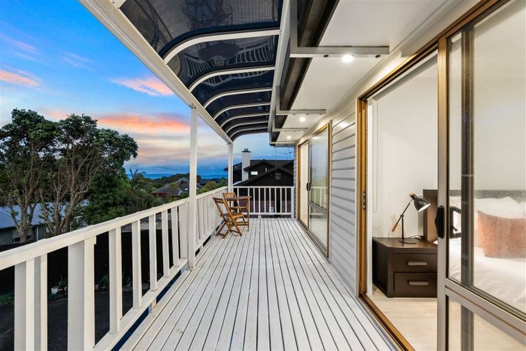 Photo of property in 1/52 Aberdeen Road, Campbells Bay, Auckland, 0620