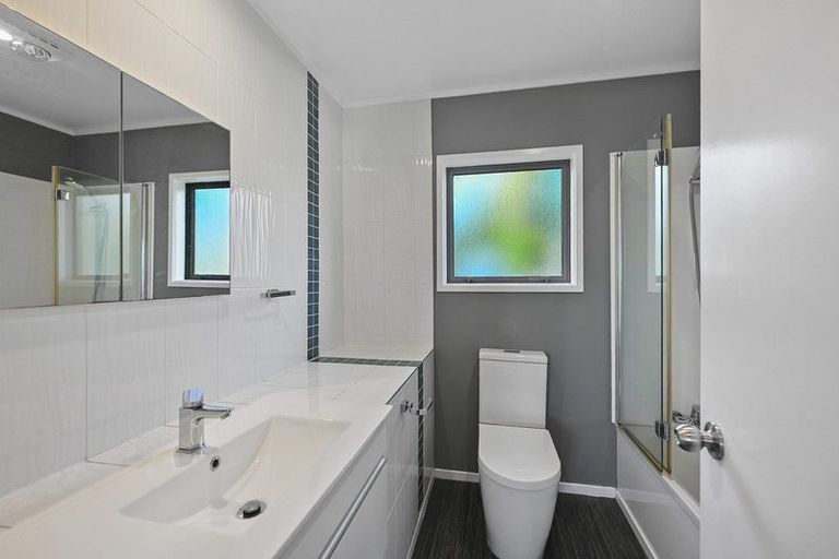 Photo of property in 1291 Whangaparaoa Road, Army Bay, Whangaparaoa, 0930