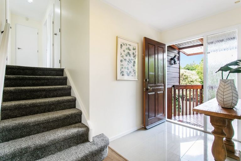 Photo of property in 1/19 Bond Crescent, Forrest Hill, Auckland, 0620
