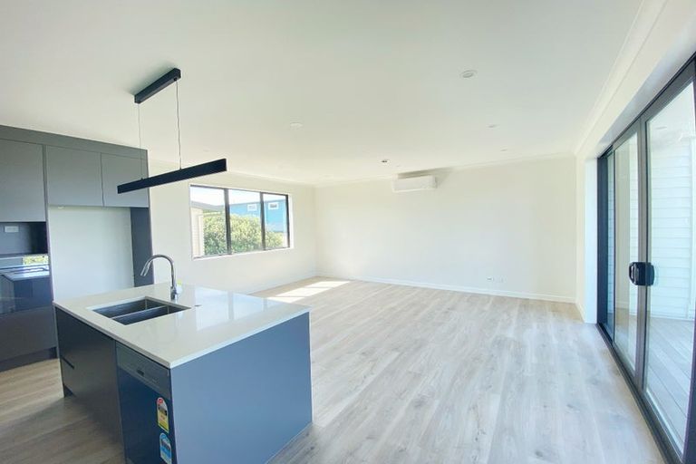Photo of property in 37c Forrest Hill Road, Milford, Auckland, 0620