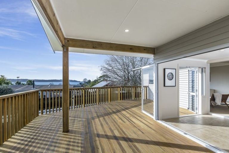 Photo of property in 46 Totara Road, Te Atatu Peninsula, Auckland, 0610