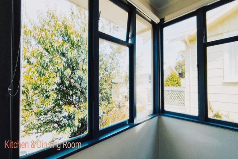 Photo of property in 8 Granby Place, Westown, New Plymouth, 4310