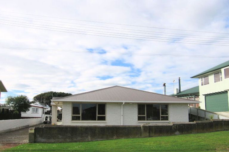 Photo of property in 41 Shortt Street, Foxton Beach, Foxton, 4815