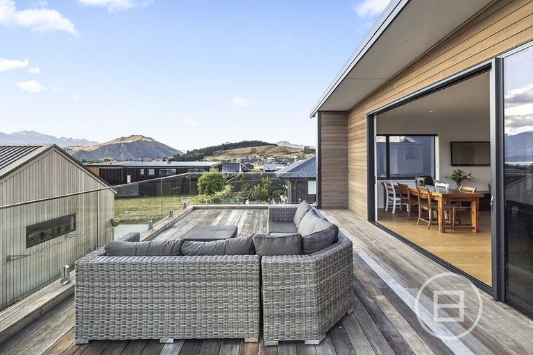 Photo of property in 18 Scurr Terrace, Wanaka, 9305