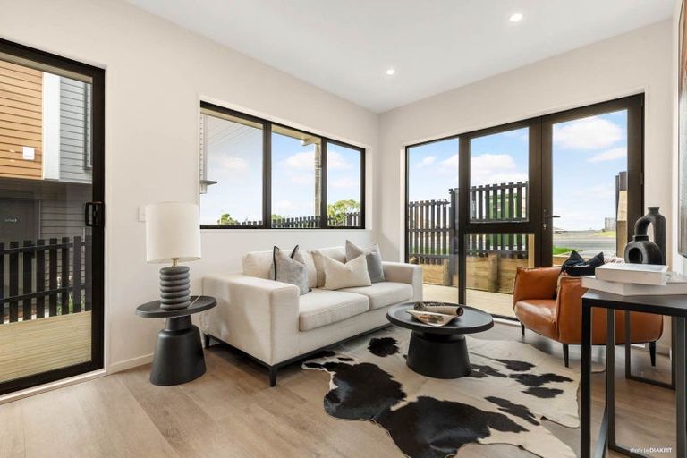 Photo of property in 2/145 Carlisle Road, Northcross, Auckland, 0632