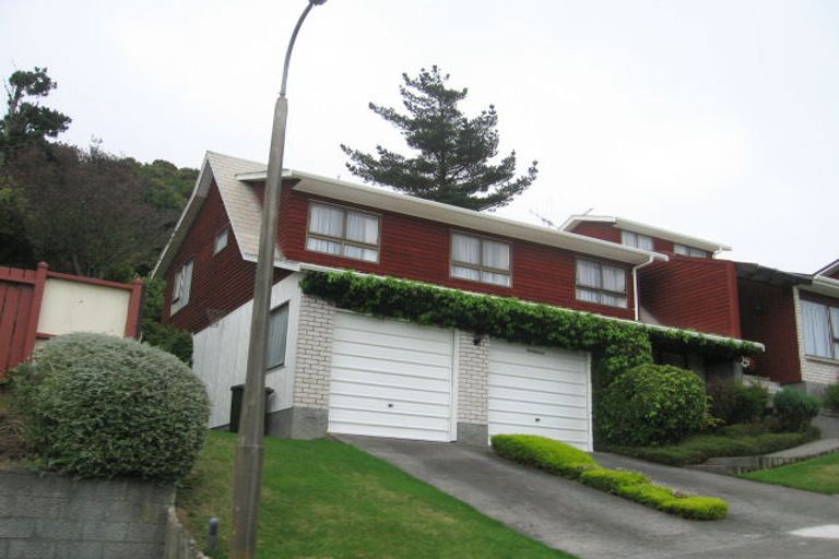 Photo of property in 34 Greyfriars Crescent, Tawa, Wellington, 5028