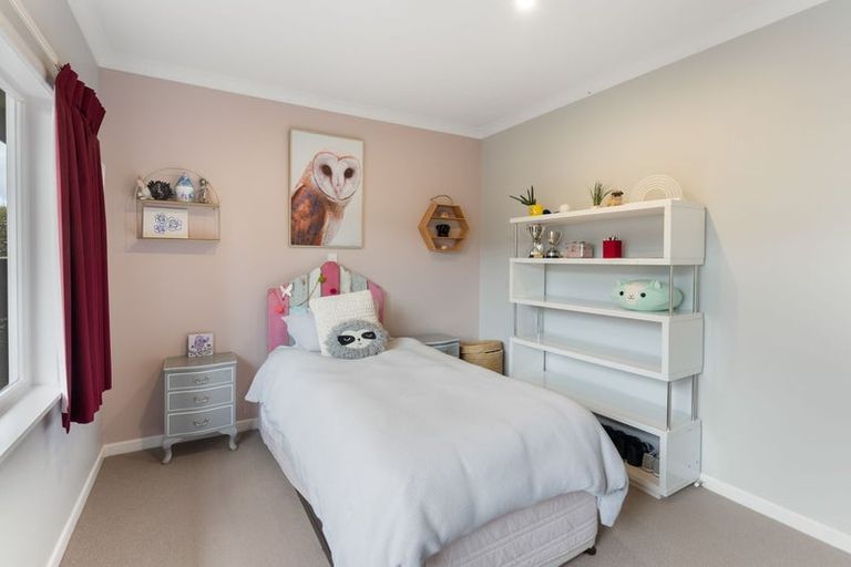 Photo of property in 12 Rawene Street, Waikanae, 5036